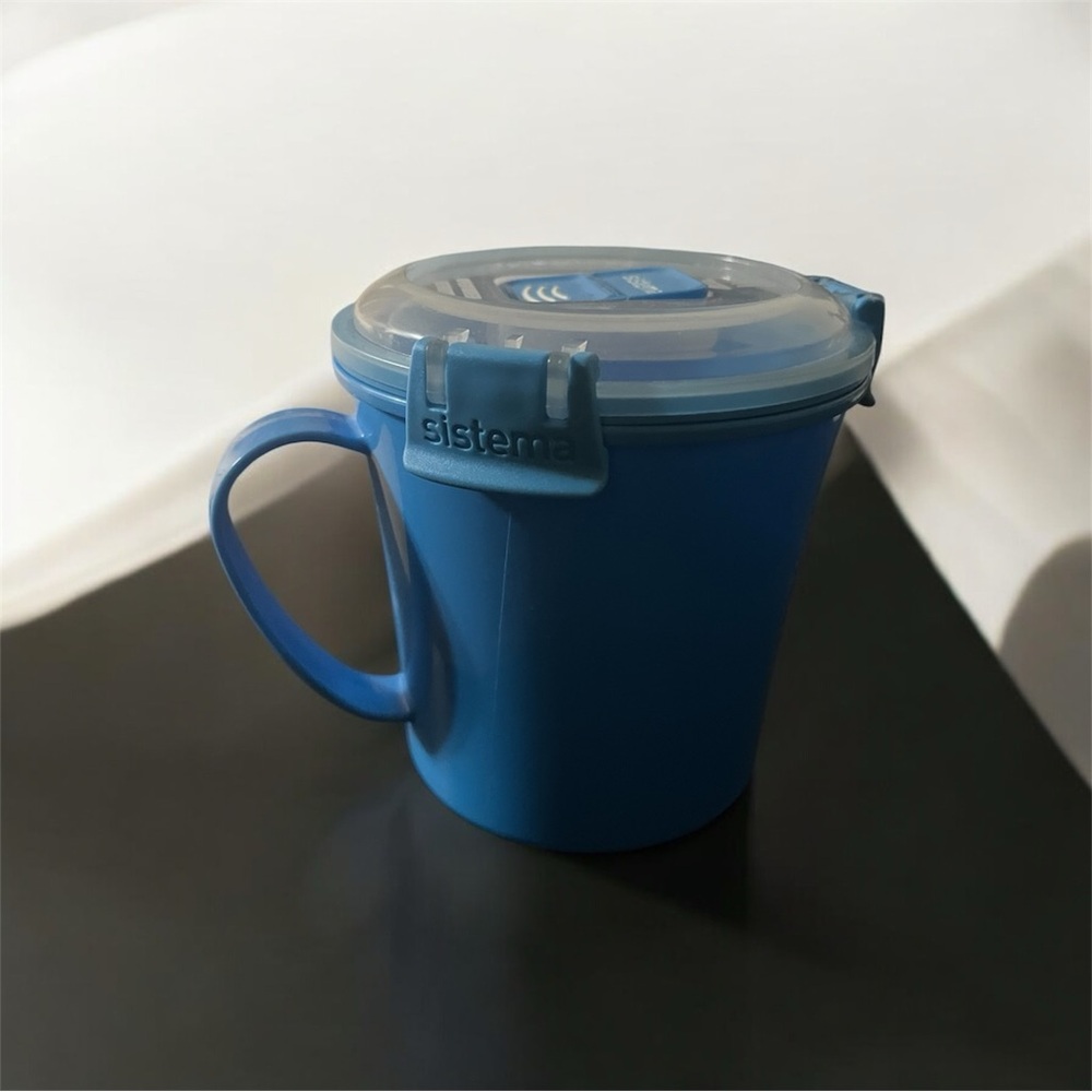 Microwaveable cup with lid